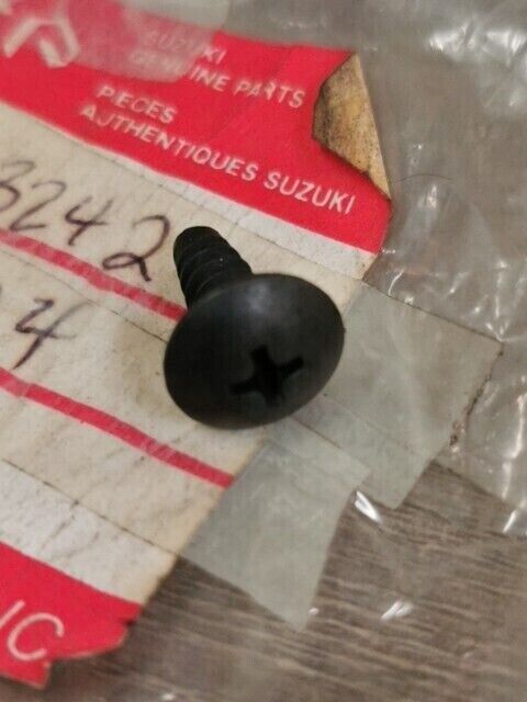 NOS SUZUKI AE50 GS500E GSX1100F GSXR750W RM250 RMX250 SCREW 03242-05124 S46