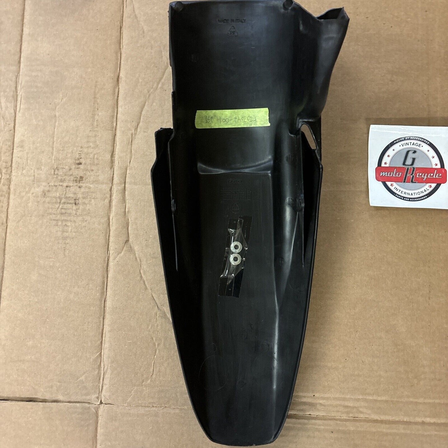 NOS UF0 PLAST REAR FENDER BLACK KT03042-001