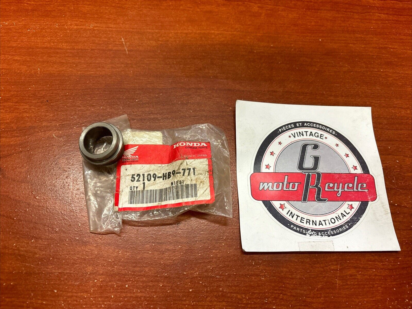 NOS Honda TRX250R PIVOT THRUST BUSH 52109-HB9-771 H145