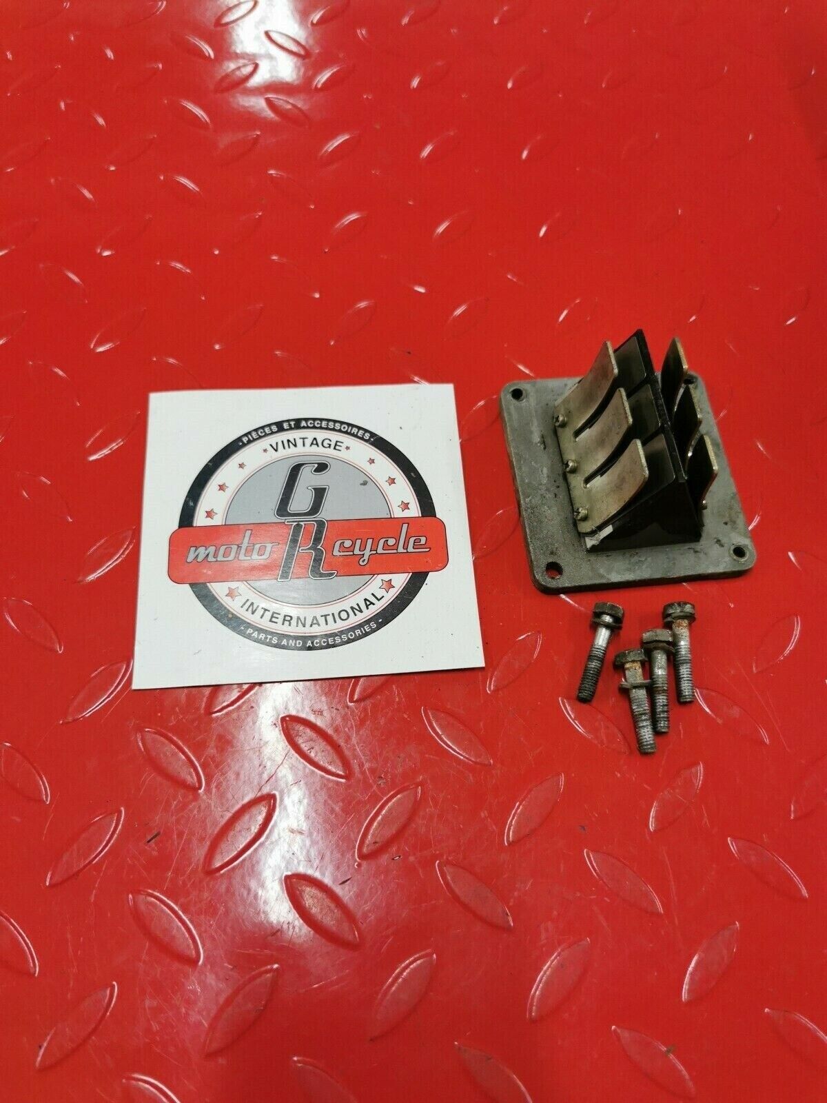 Yamaha DT250 1976 reed valve block cage 2