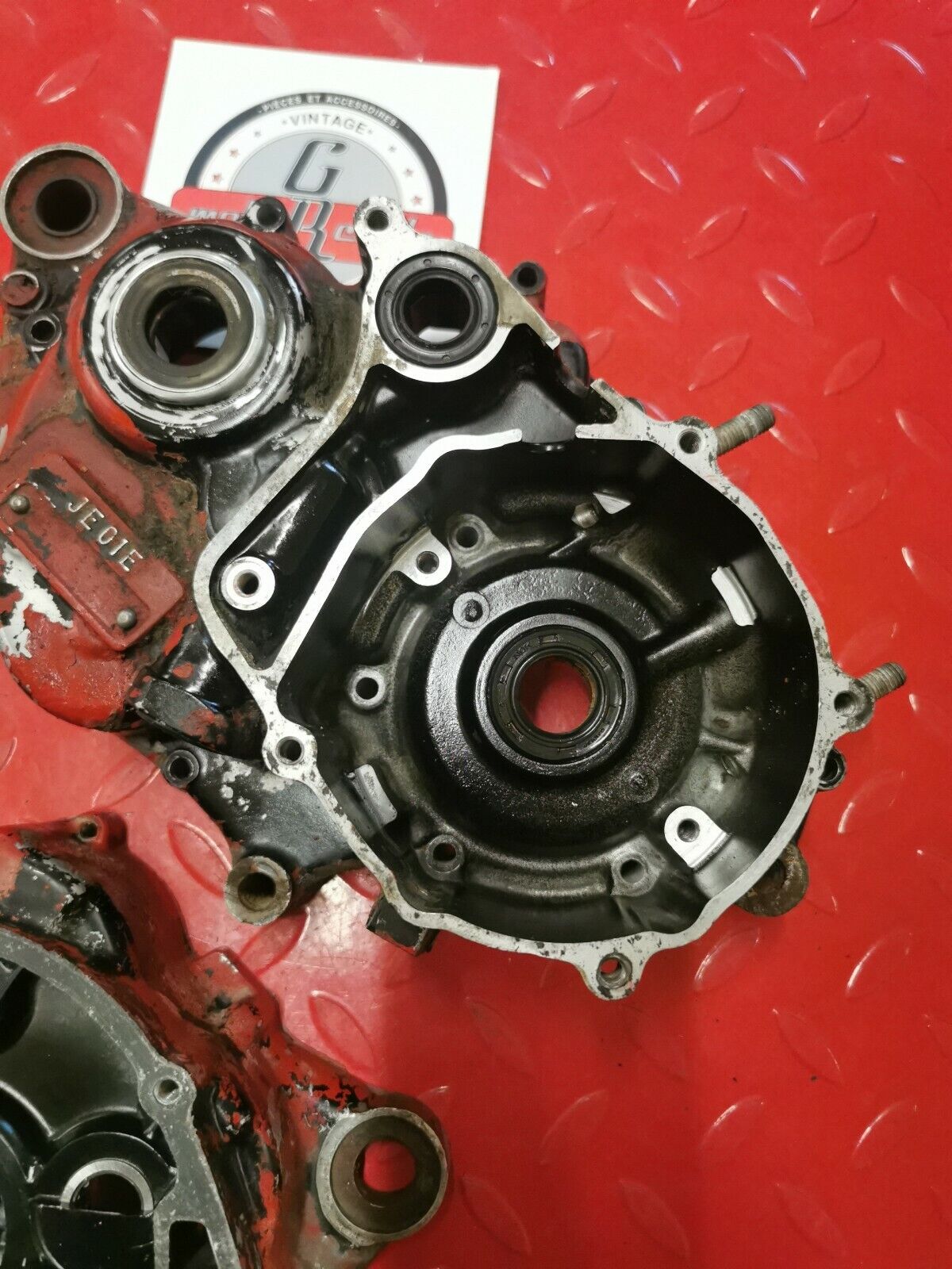 Honda CR125R 1982 crankcase crank case motor left right matching 111A0-KA3-700