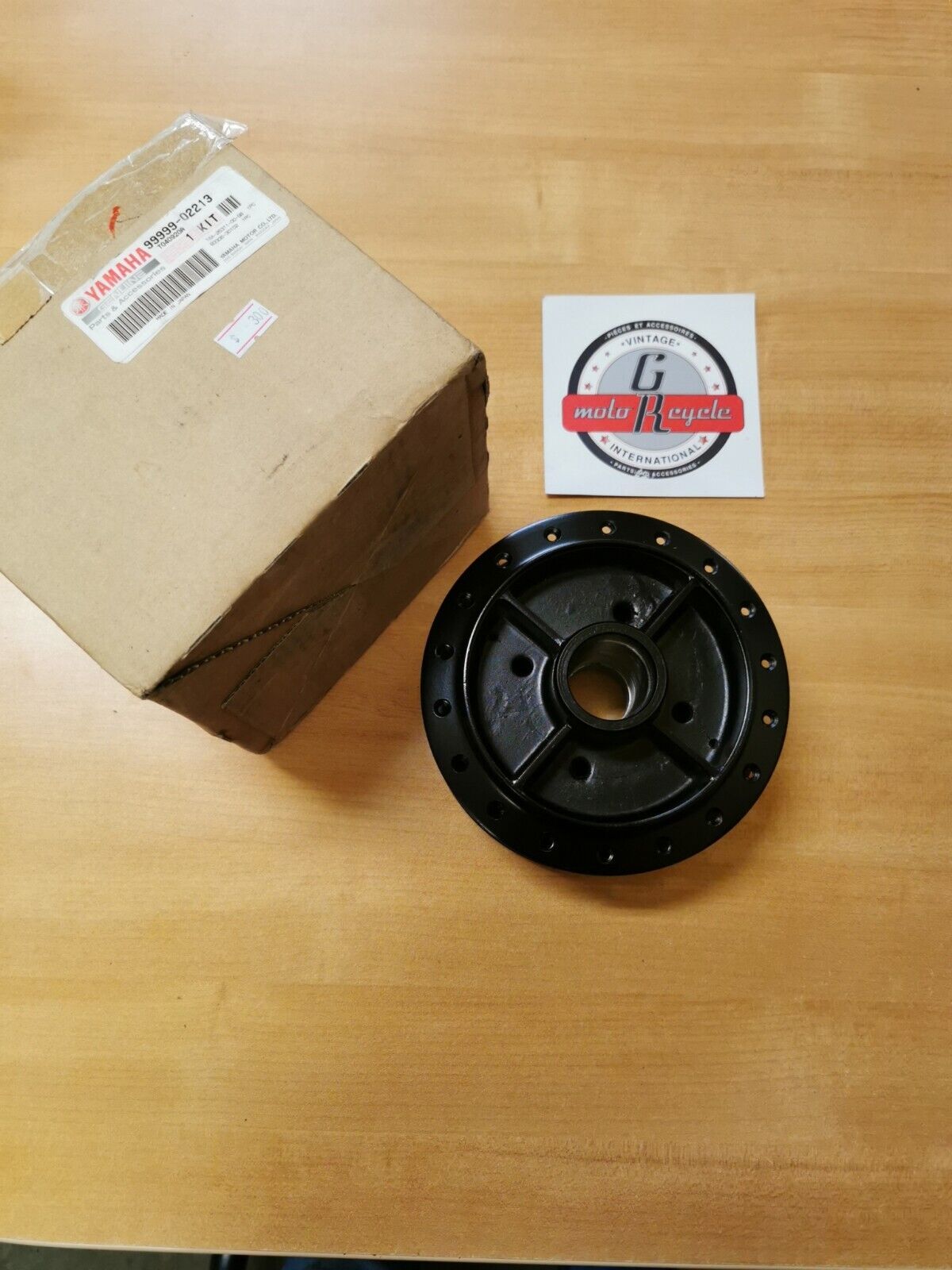 NOS YAMAHA DT100 1977 - 1983  HUB  REAR   99999- 02213-00 Y42