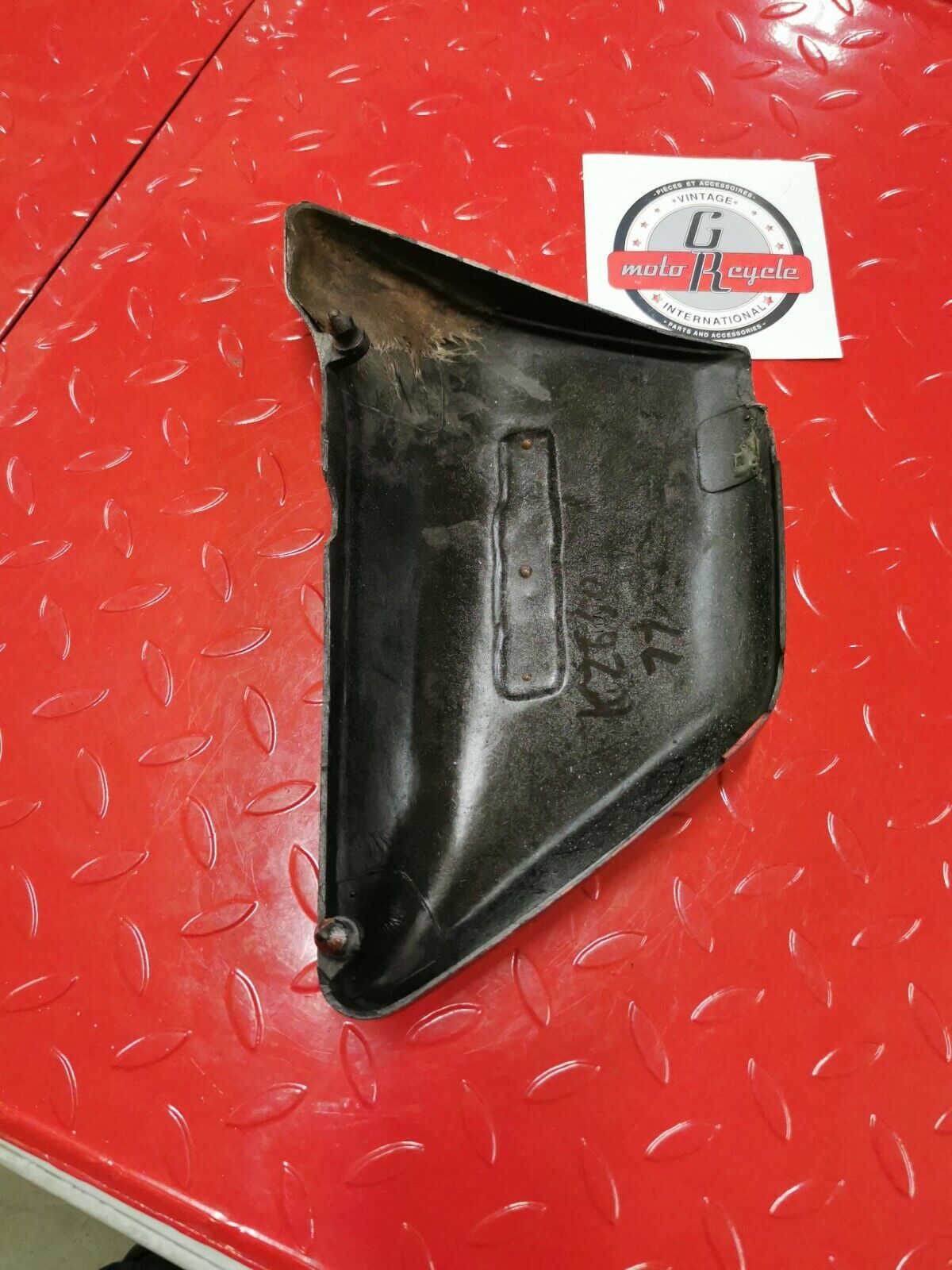 Kawasaki KZ650 1977 left side cover panel fairing