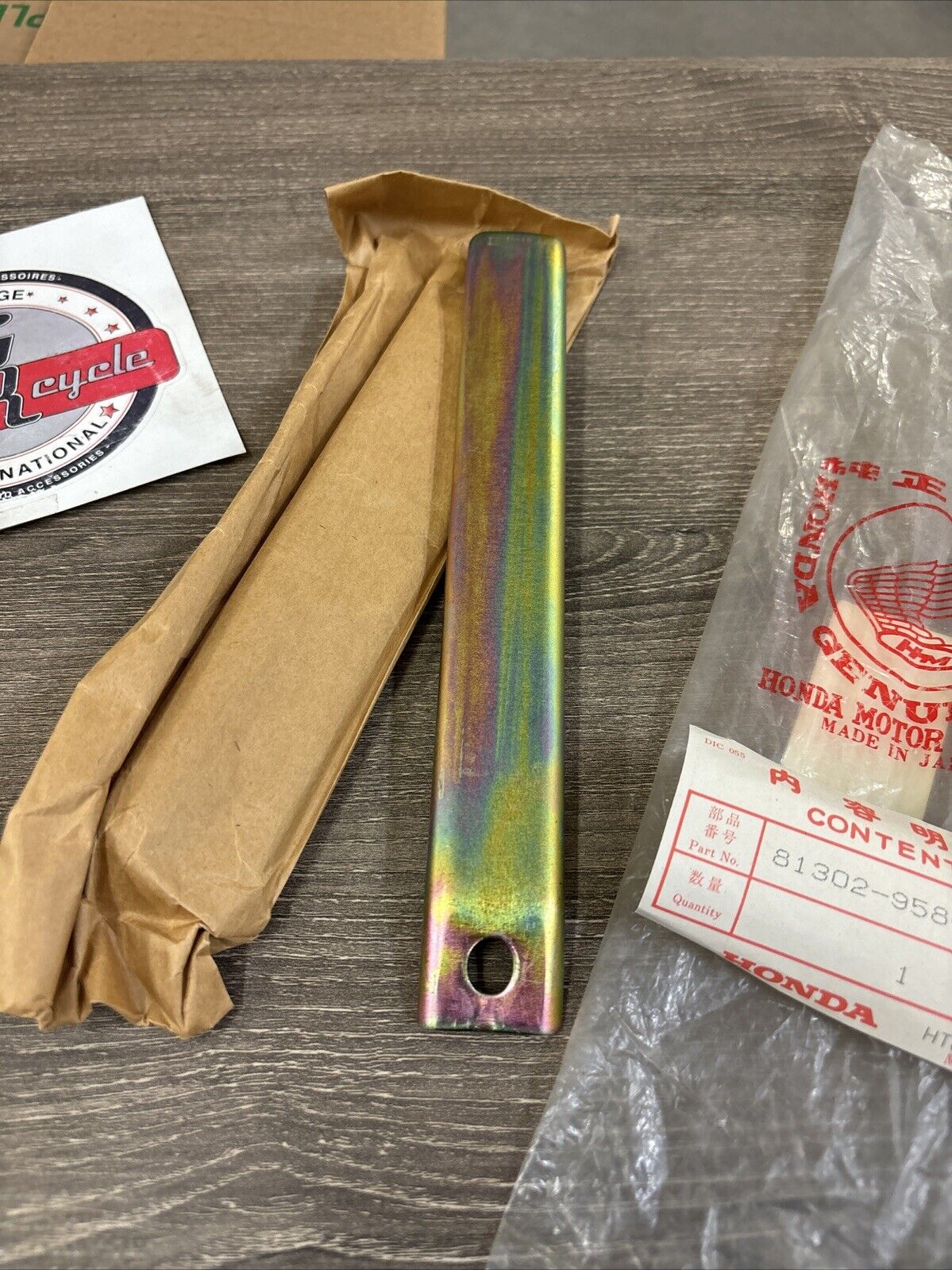 NOS Honda 1982 - 1984 ATC200E ATC200ES REAR CARRIER SUPPORT 81302-958-680 H119