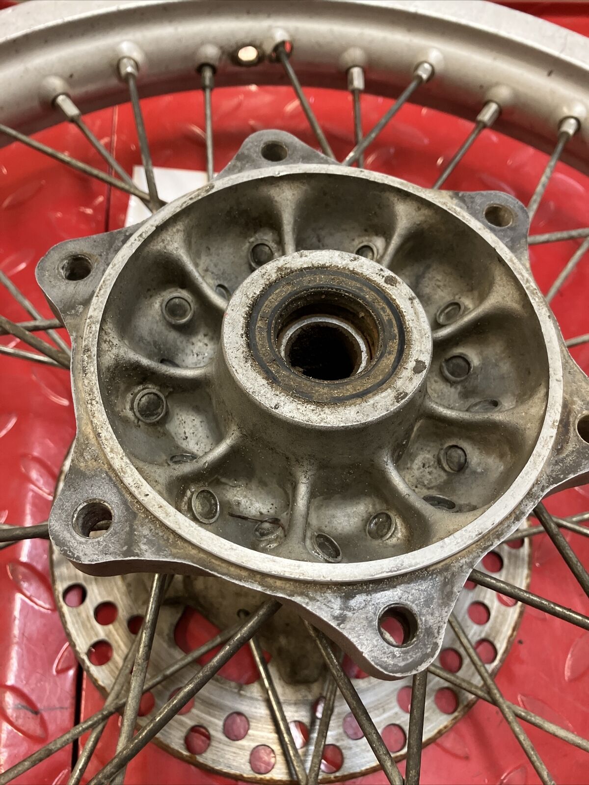Suzuki RM125 1993 rear wheel hub rim spoke