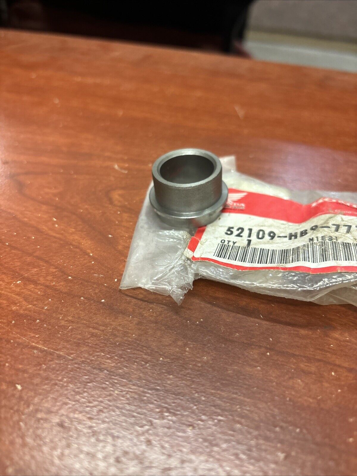NOS Honda TRX250R PIVOT THRUST BUSH 52109-HB9-771 H145
