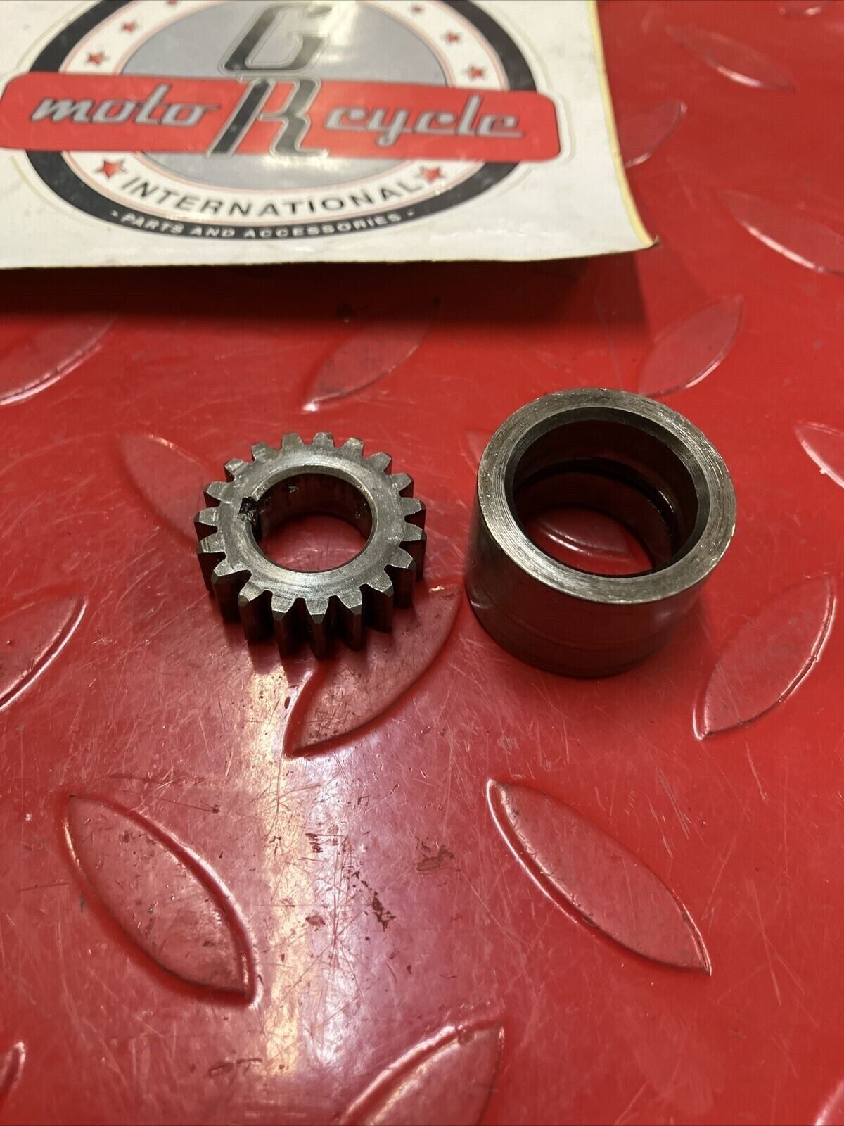 Suzuki RM125 1985 water pump waterpump crankshaft primary drive gear