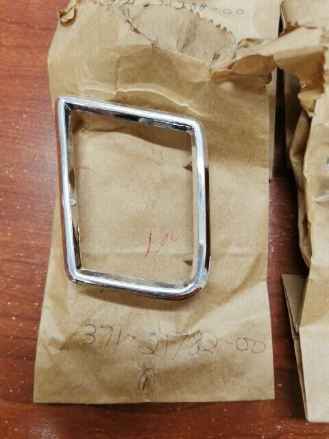 NOS Yamaha 1973 TX500 LEFT SIDE COVER NET, MOLD AND EMBLEM KIT Y128