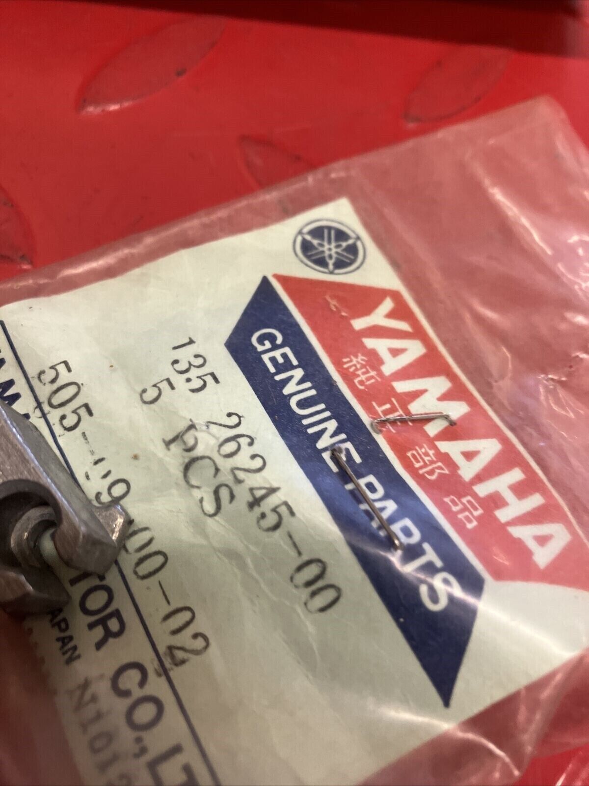 NEW NOS YAMAHA CABLE STOPPER 135-26245-00-00 Y62
