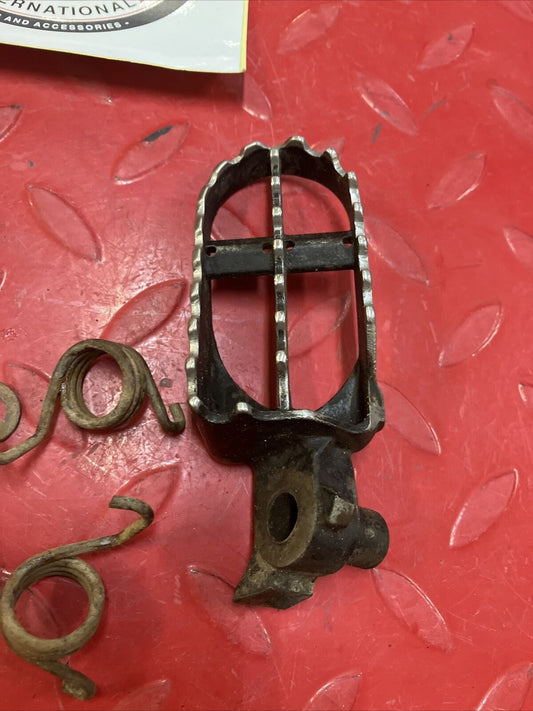 Honda CR125R 1996 footpegs foot pefgrest step left right 50616-KZ3-600 CR250R