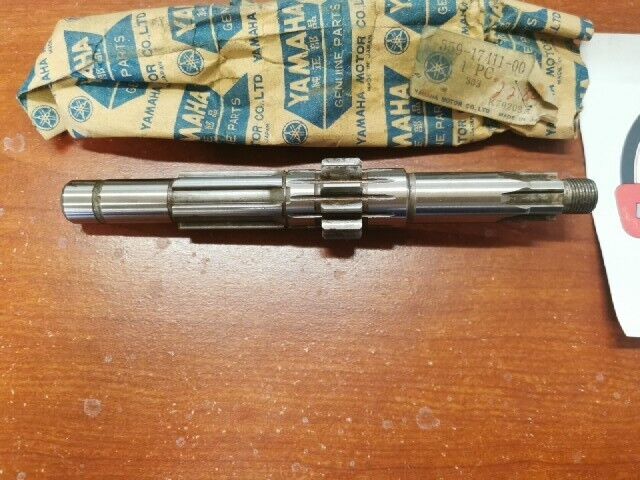 NOS Yamaha DT125 DT1C MAIN AXLE 559-17411-00-00 SUB 559-17411-01-00 Y141
