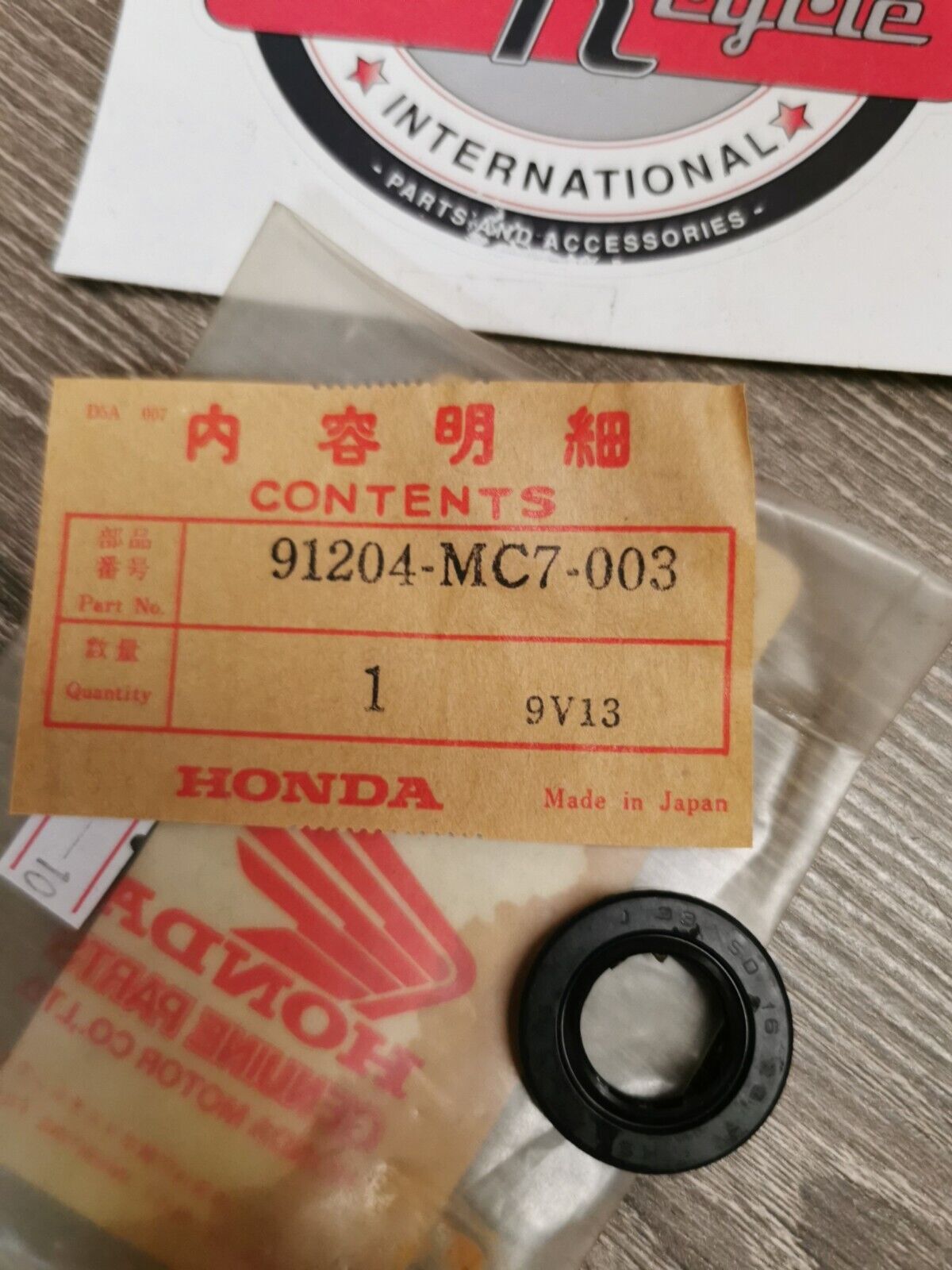 NEW NOS HONDA OIL SEAL 16X28X7 91204-MC7-003 H54