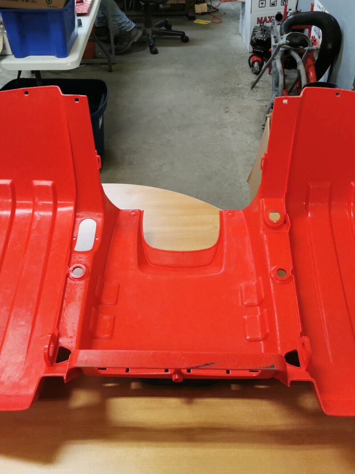 NOS Yamaha 1992 1993 YFM350 FENDER, FRONT UR CHAPPY RED 3HN-21511-80-00