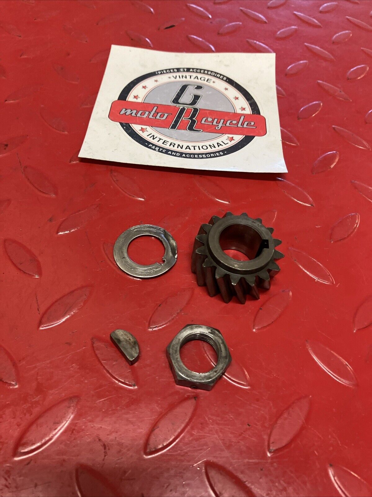 Suzuki TC125 1975 primary drive gear nut washer