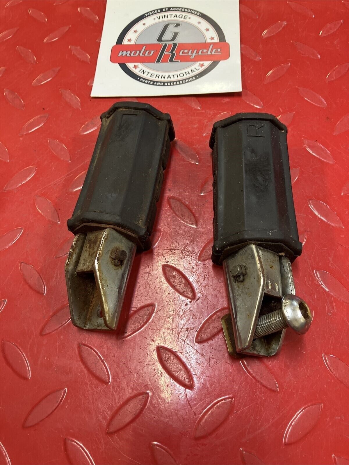 Yamaha XV500 Virago 500 rear back footrest footpeg foot peg rest 10M-27430-00-00