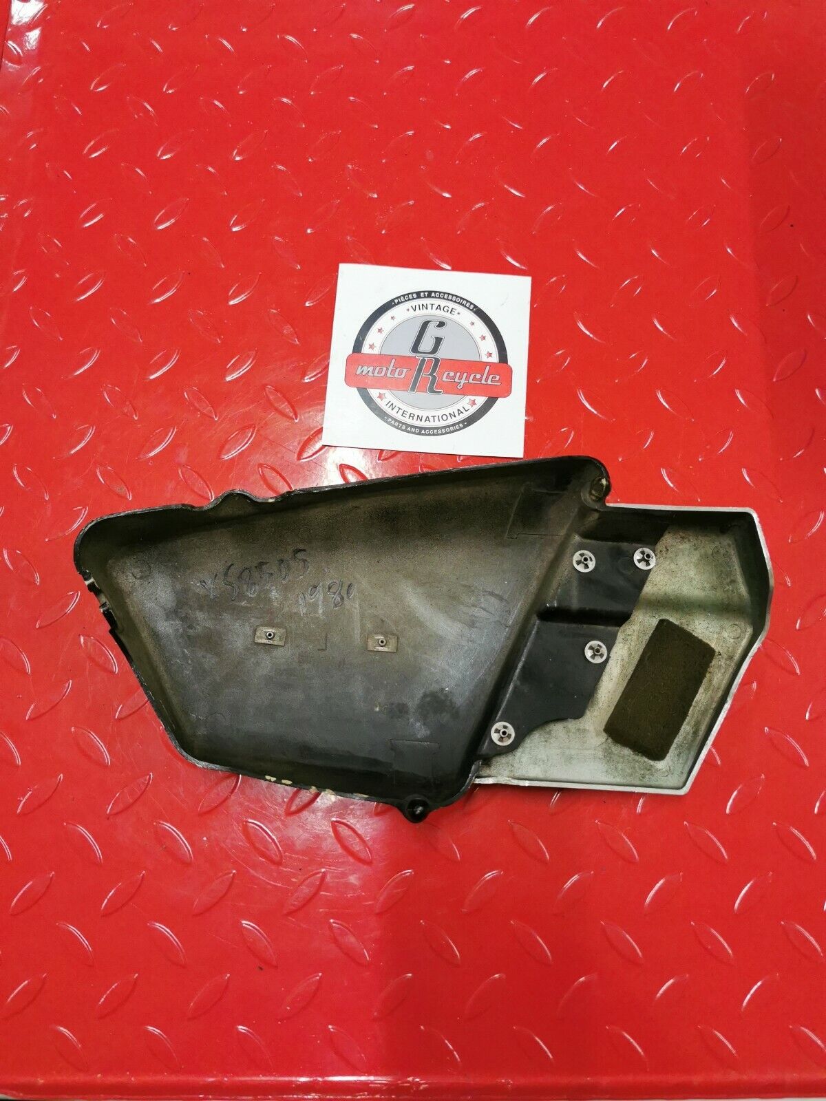 Yamaha XS850SG 1980 XS850 special left side cover panel fairing