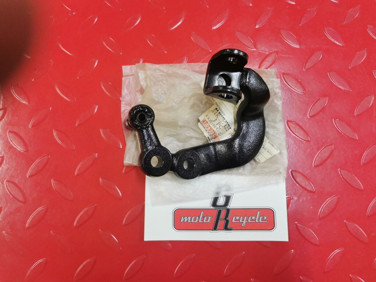 NOS YAMAHA 1986 TT600 BRACKET  FOOTREST 2  OFFROAD  34k-27422-00  Y15