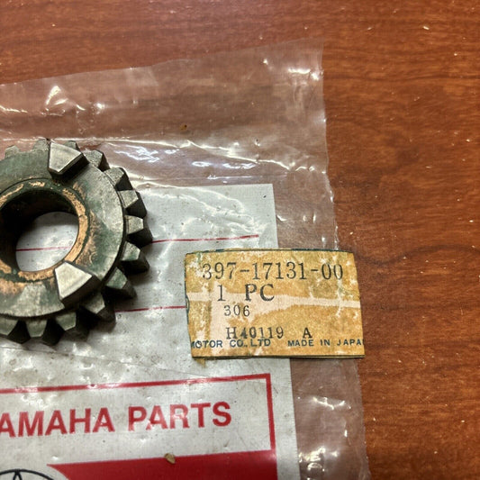 NOS Yamaha 1974 - 1976 RD200 3RD PINION GEAR 397-17131-00-00 Y172