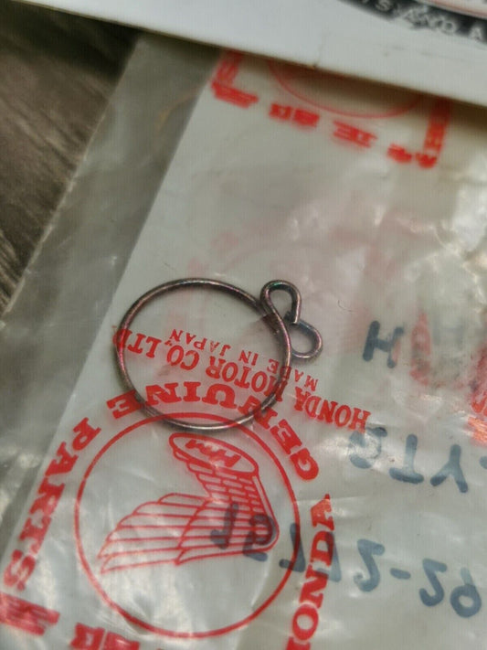 NOS HONDA XR650L BREATHER TUBE CLIP 15772-292-010 H58