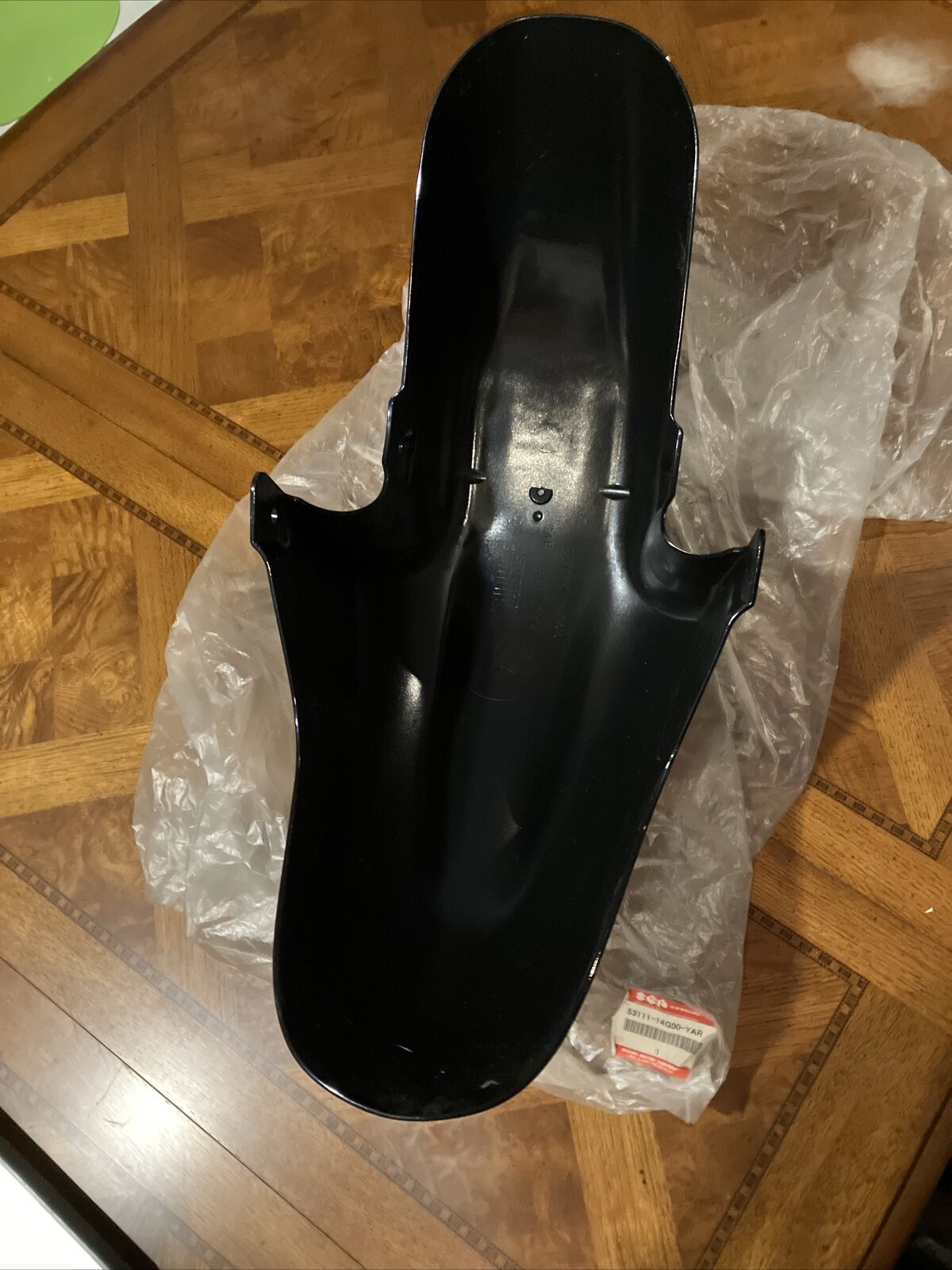 NOS Suzuki BURGMAN 400 AN400 2004 FRONT FENDER 53111-14G00-YAR S34