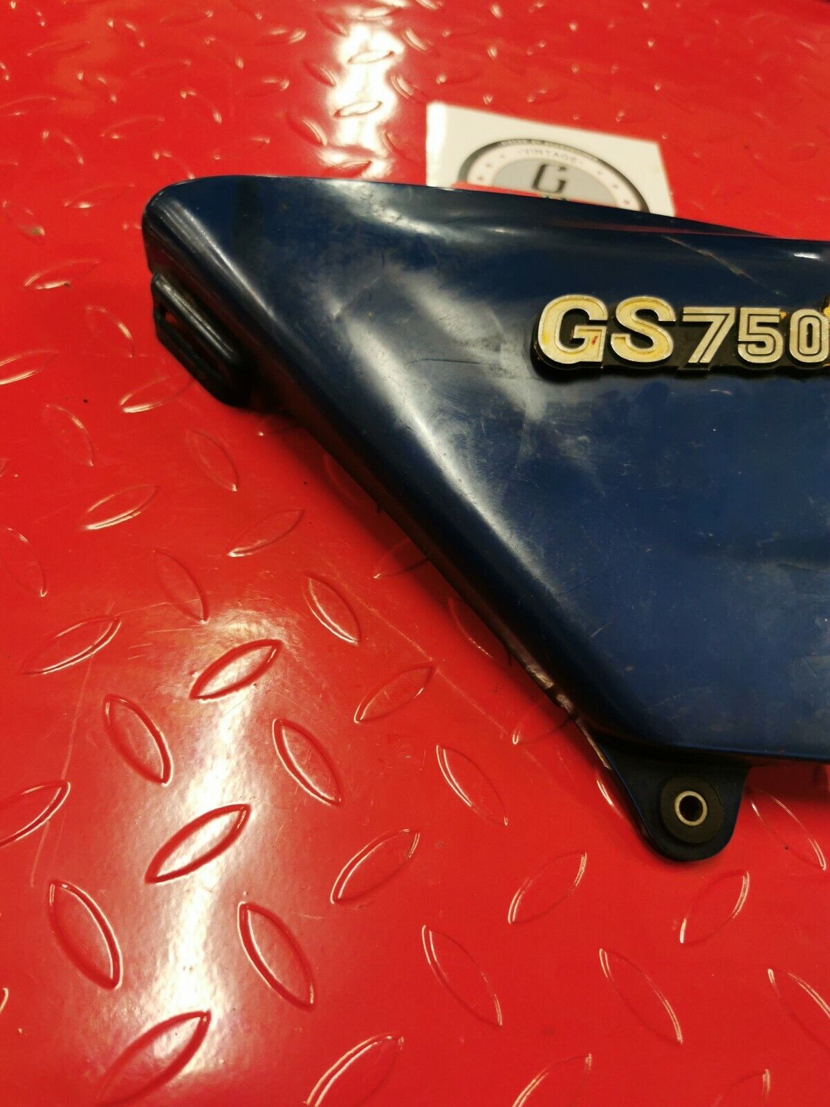 Suzuki GS750L 1979 right side cover panel fairing