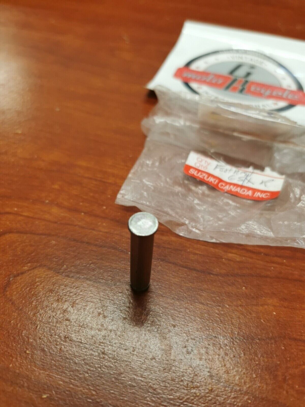 NOS Suzuki GSX-R1000 GSX-R600 GSF1250 GSX650 FOOTREST PIN 09208-08018 S18
