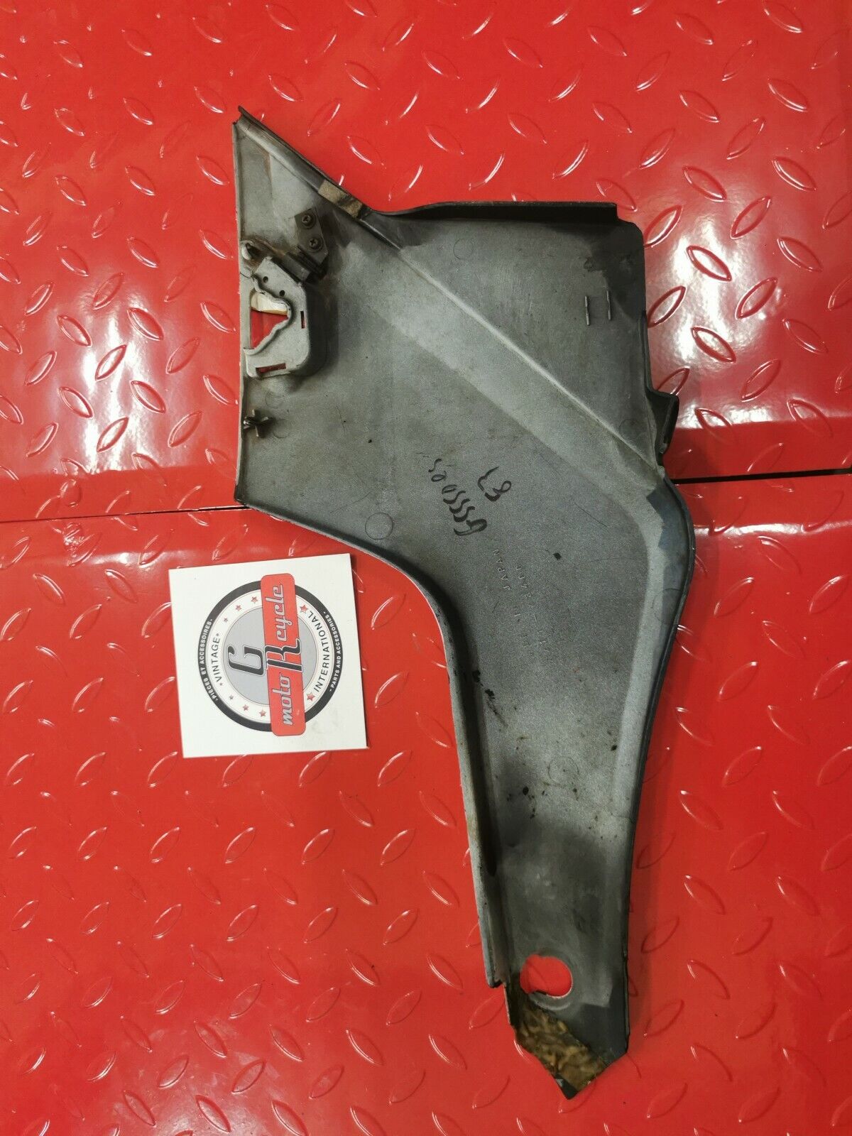 Suzuki GS550ES 1983 left side cover panel fairing
