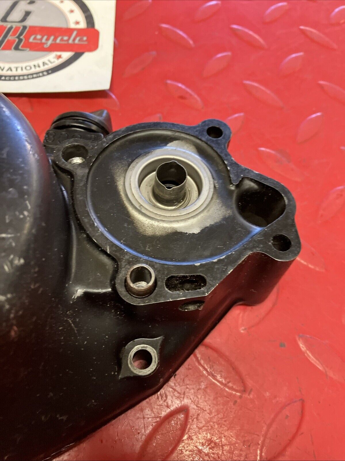 Suzuki RM125 1984 right crankcase clutch cover 2