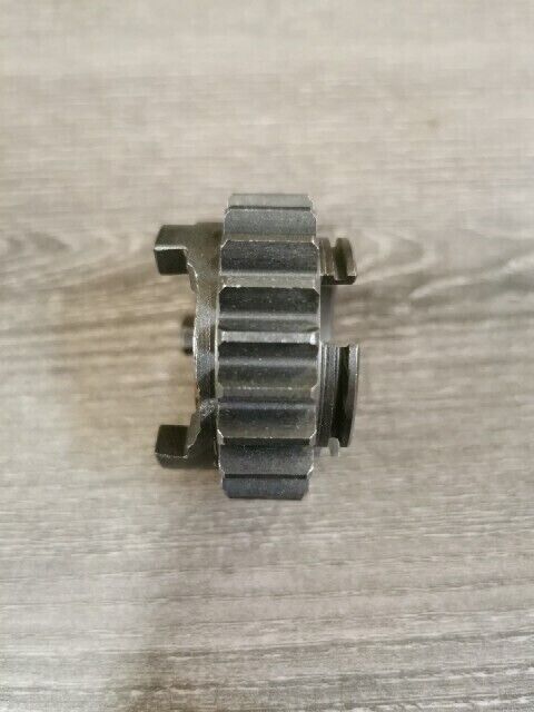 NOS HONDA CB72 CB77 CP77 CYP77 GEAR SECOND MAIN SHAFT 23430-268-810 H72
