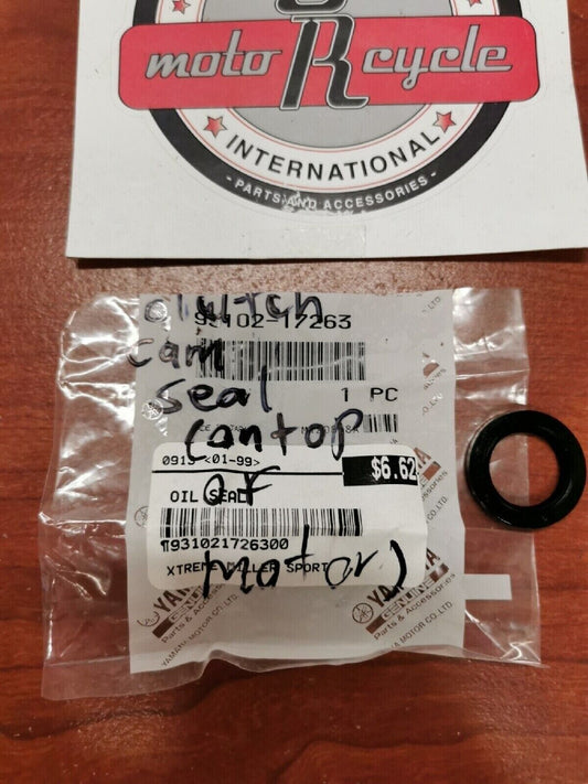 NOS Yamaha OIL SEAL 93102-17263-00 Y70