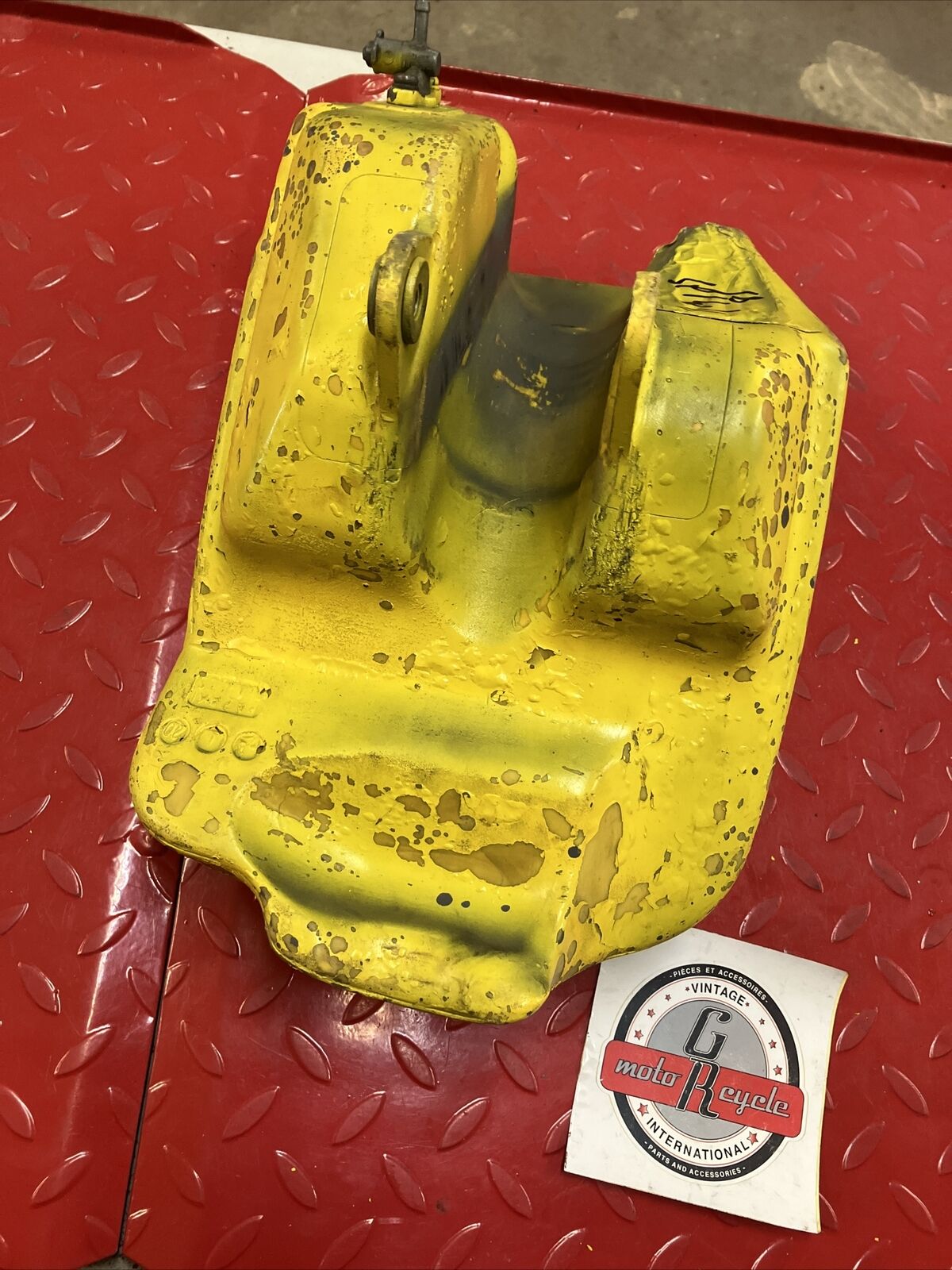 Suzuki RM125 1985 fuel tank gas petrol reservoir 1984 1986