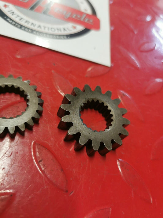 Honda CR125R 1982 primary drive oil pump gear bolt washer 13615-KA3-700 3