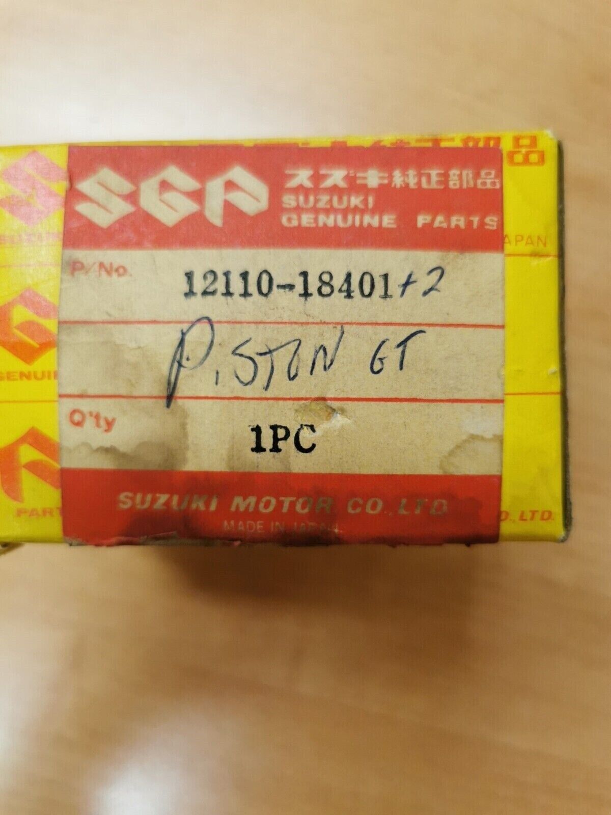 NOS SUZUKI GT250 PISTON STD 12110-18402 S8