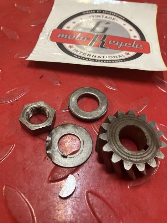 Suzuki RV90 1976 crankshaft crank shaft primary drive gear