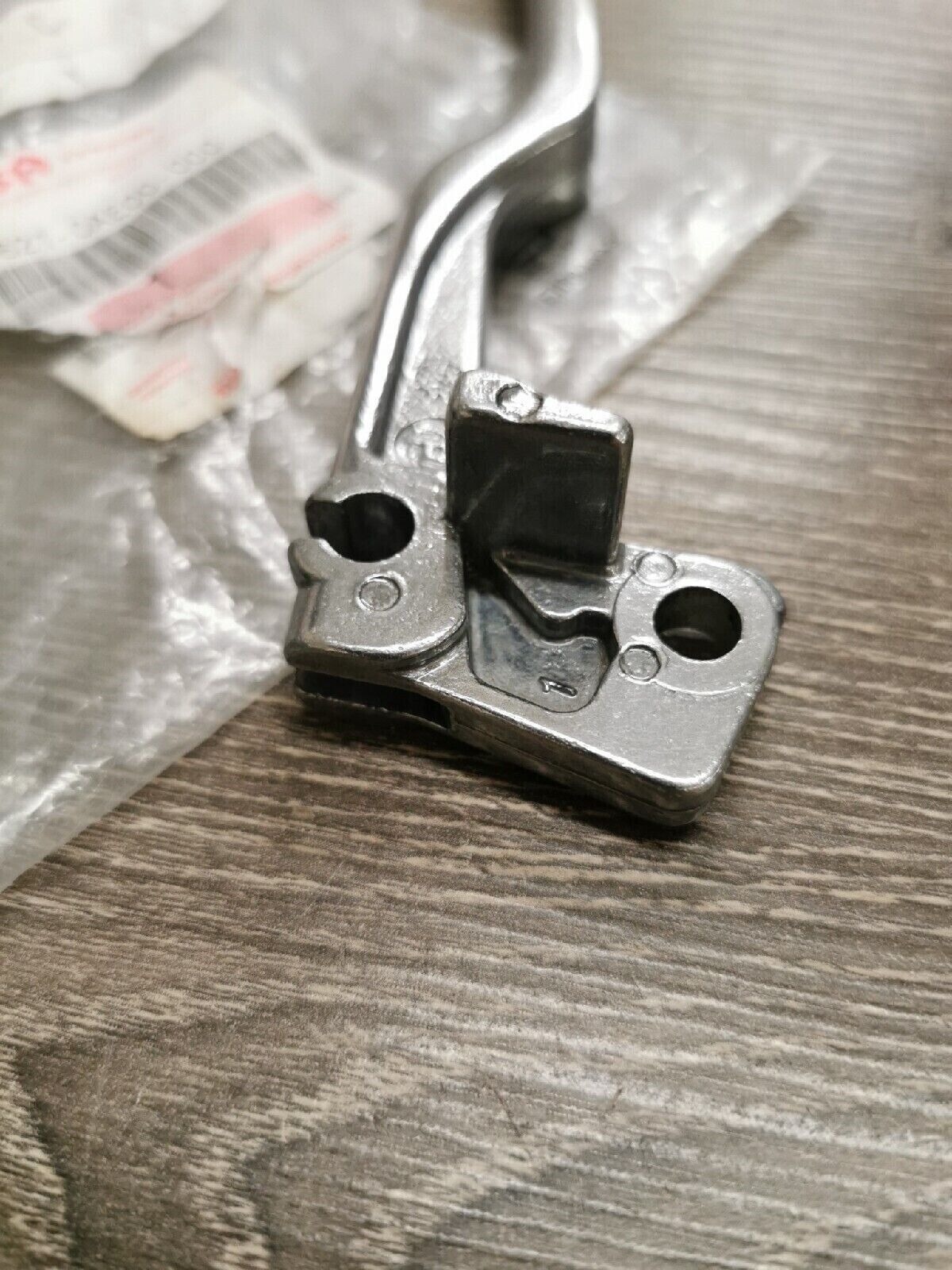NOS SUZUKI GZ250 CLUTCH LEVER 57621-0AE00-000 S11