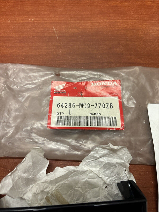 NOS Honda 1984 GL1200 RIGHT COWL AIR LOWER GUIDE 64286-MG9-770ZB H170