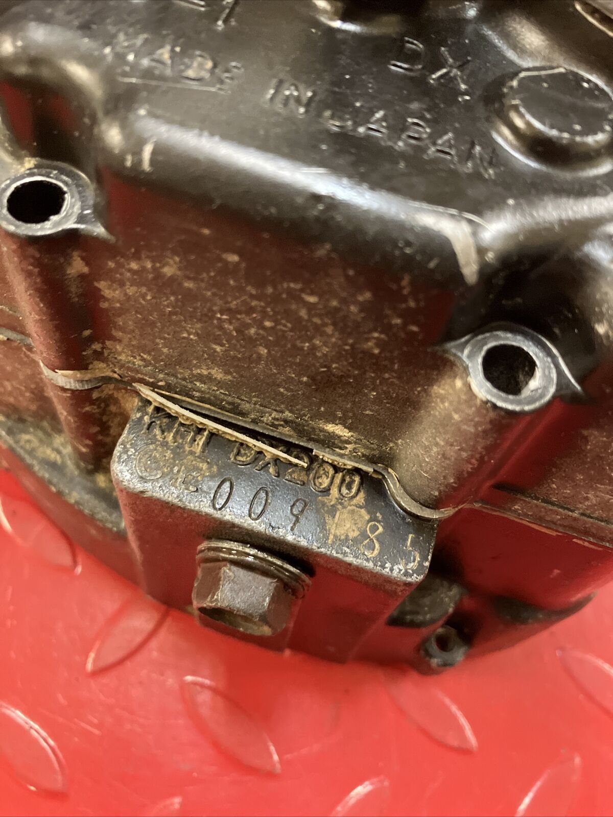 Kawasaki KDX200 1987 crankcase crank case left right 1986