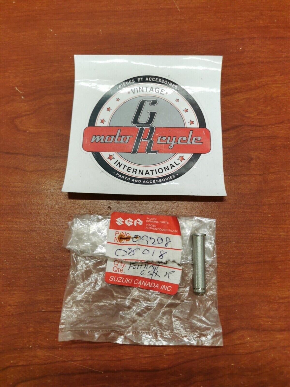 NOS Suzuki GSX-R1000 GSX-R600 GSF1250 GSX650 FOOTREST PIN 09208-08018 S18