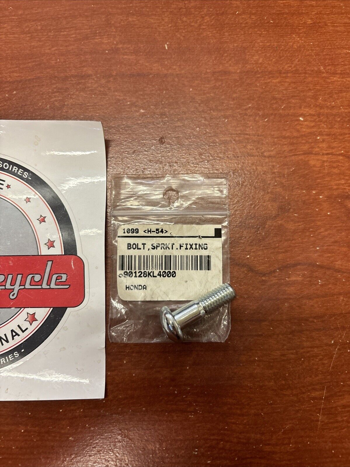 NOS Honda CBR1000RR CBR600R SPROCKET FIXING BOLT 90128-KL4-000 H135