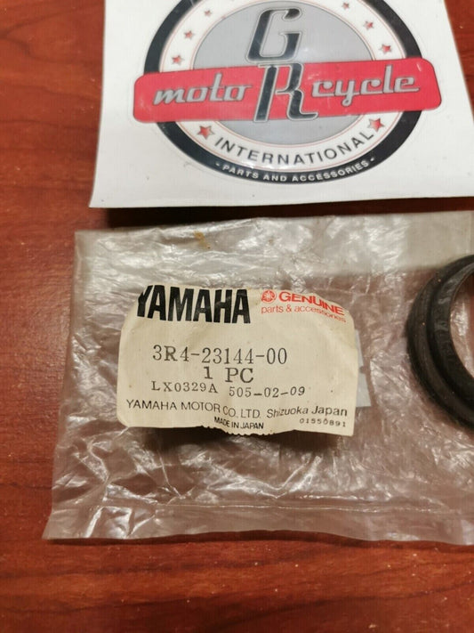 NOS Yamaha IT465 IT250 IT175 YZ125 YZ250 YZ465 DUST SEAL 3R4-23144-00-00 Y93