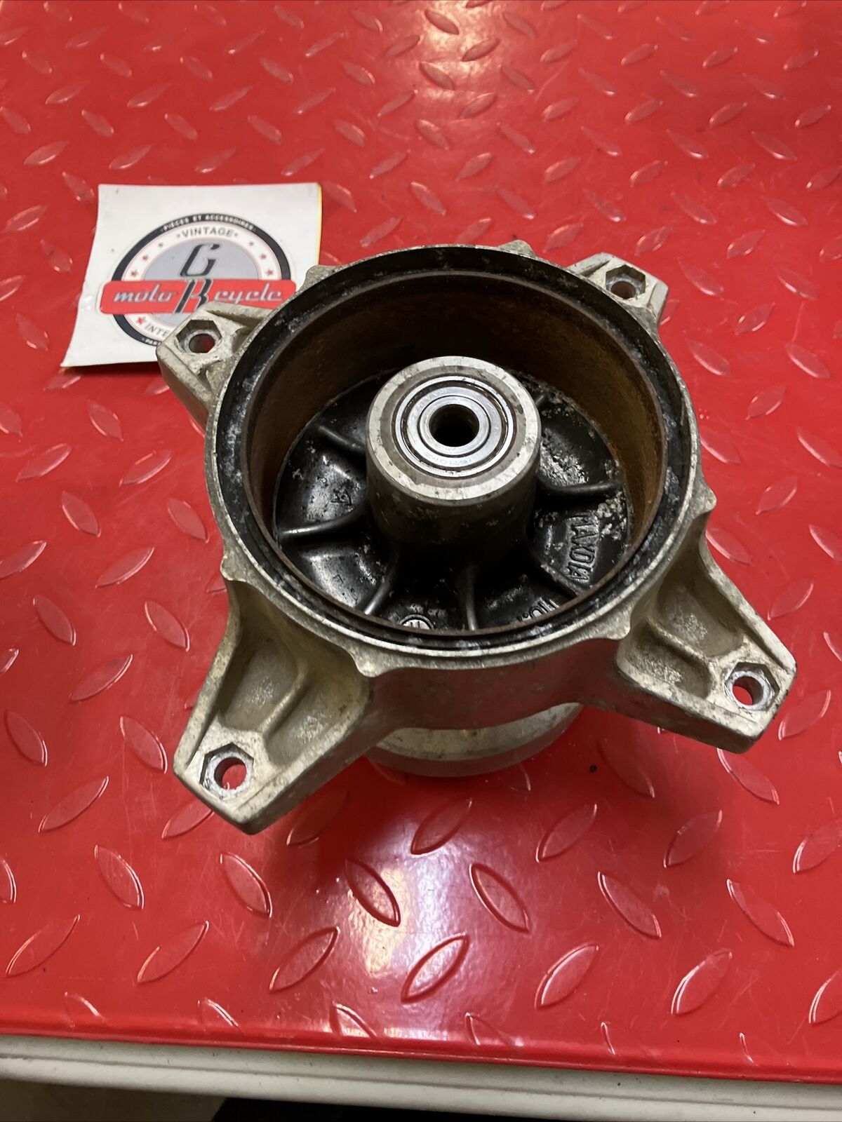 Suzuki RV90 1976 rear wheel hub 1973 - 1977