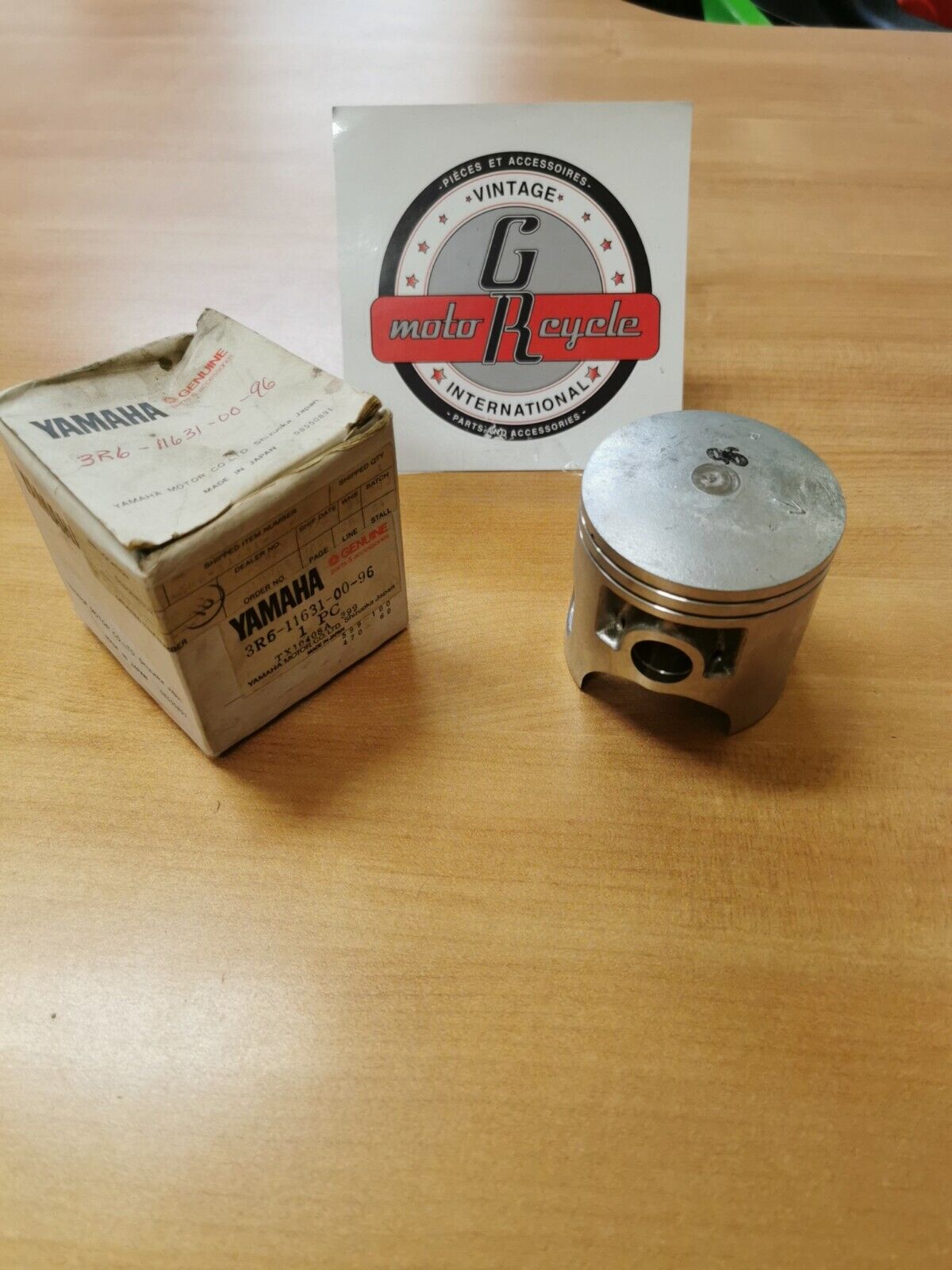 NOS YAMAHA 1979 IT175 Piston 3R6-11631-00-96 Y45