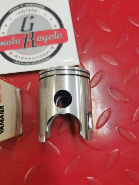 NOS YAMAHA RD250 1976 1977 Yamaha Piston 0.75mm 3rd Oversize 1A0-11637-00 Y27