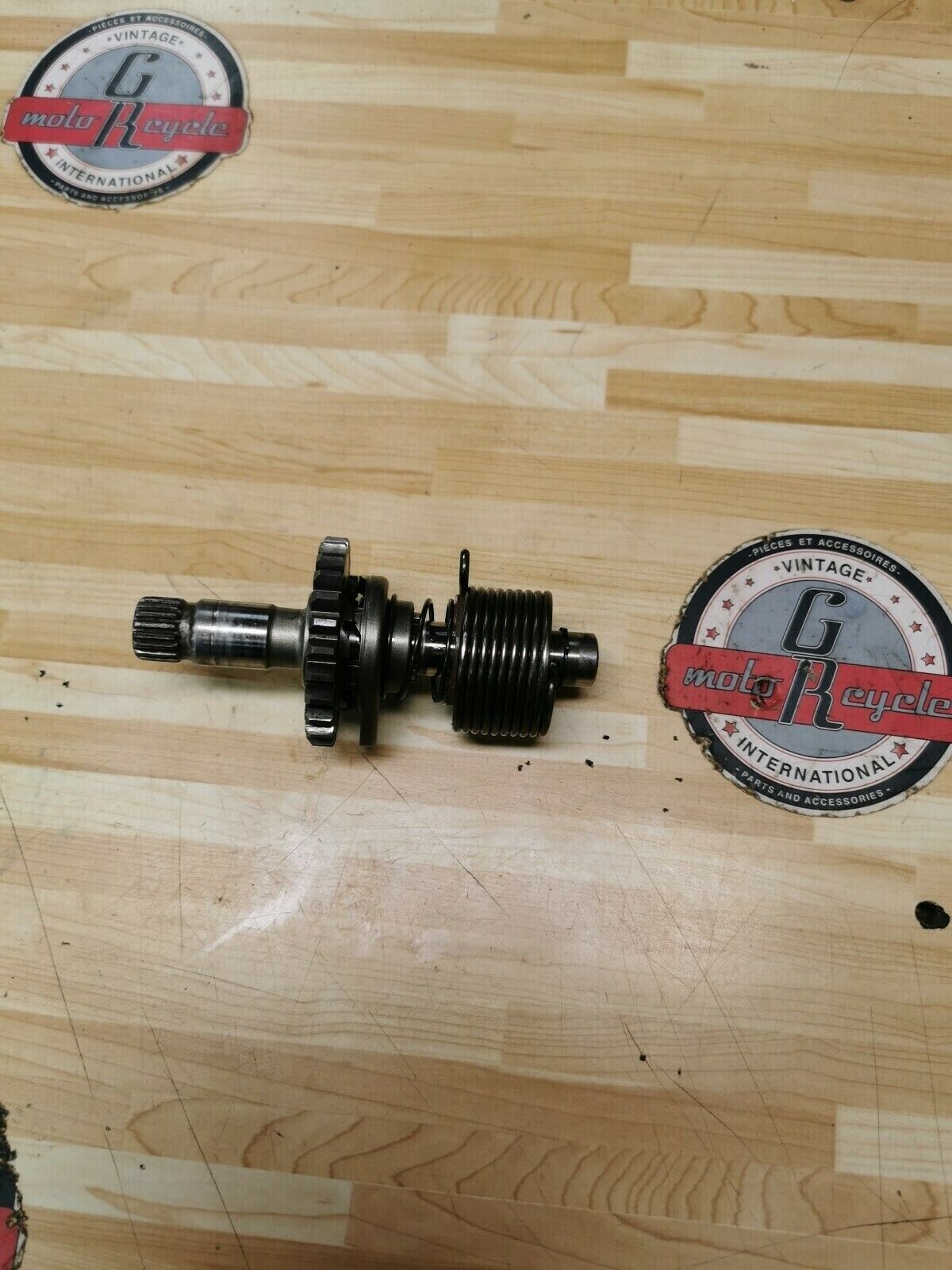 Suzuki RM125 1981 kickstarter kick starter spindle gear shaft spring 26211-40201