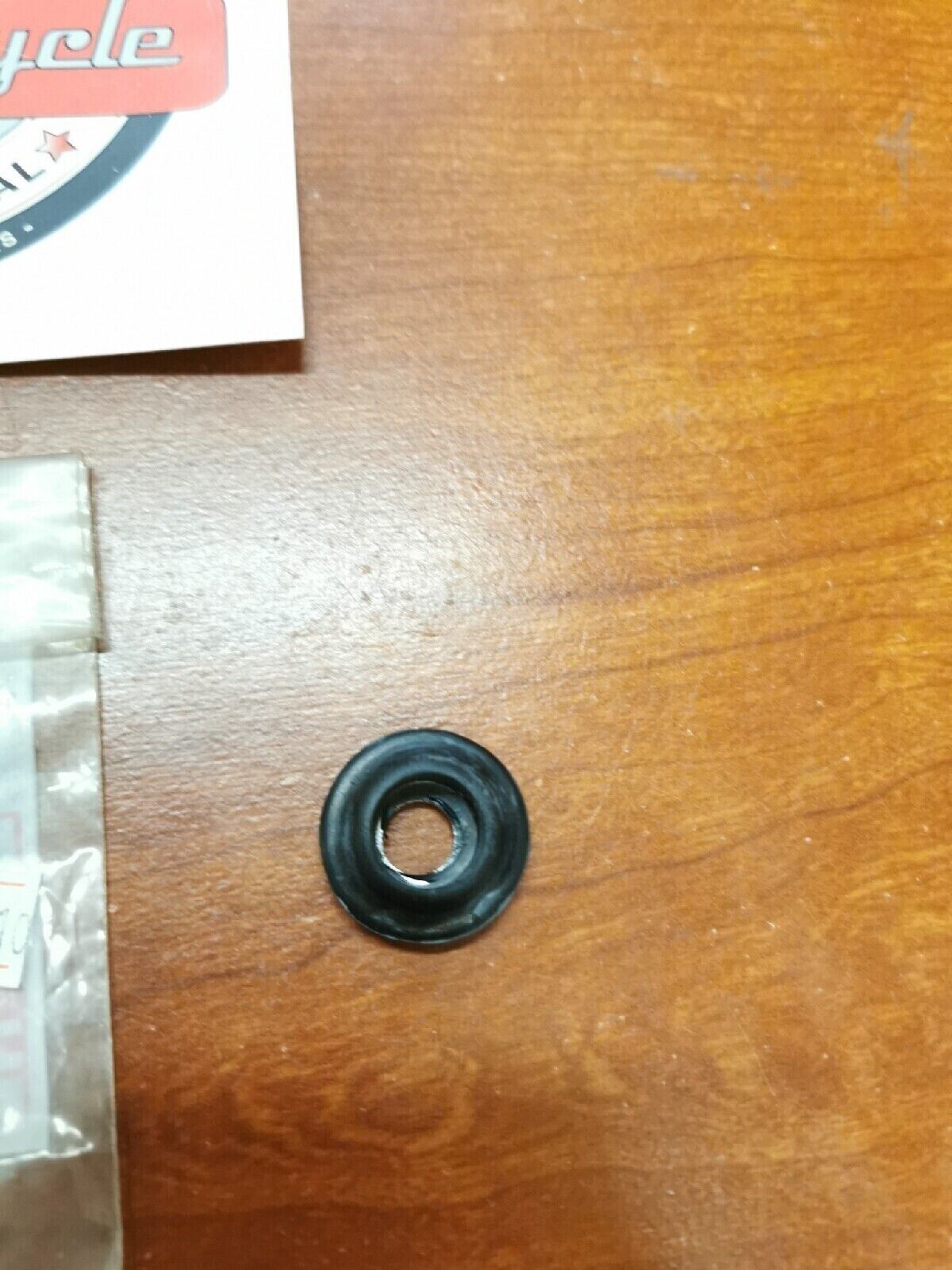 NOS Yamaha SEAT HANDLE COVER 1T4-24796-00-00 Y69