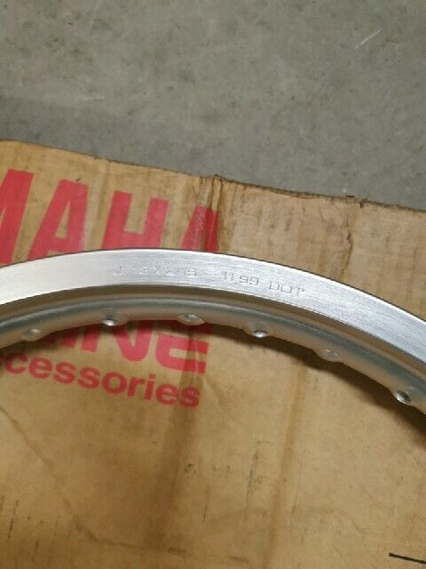 NOS Yamaha DT200R XT250 REAR WHEEL RIM (2.15-18) 94421-18468-00