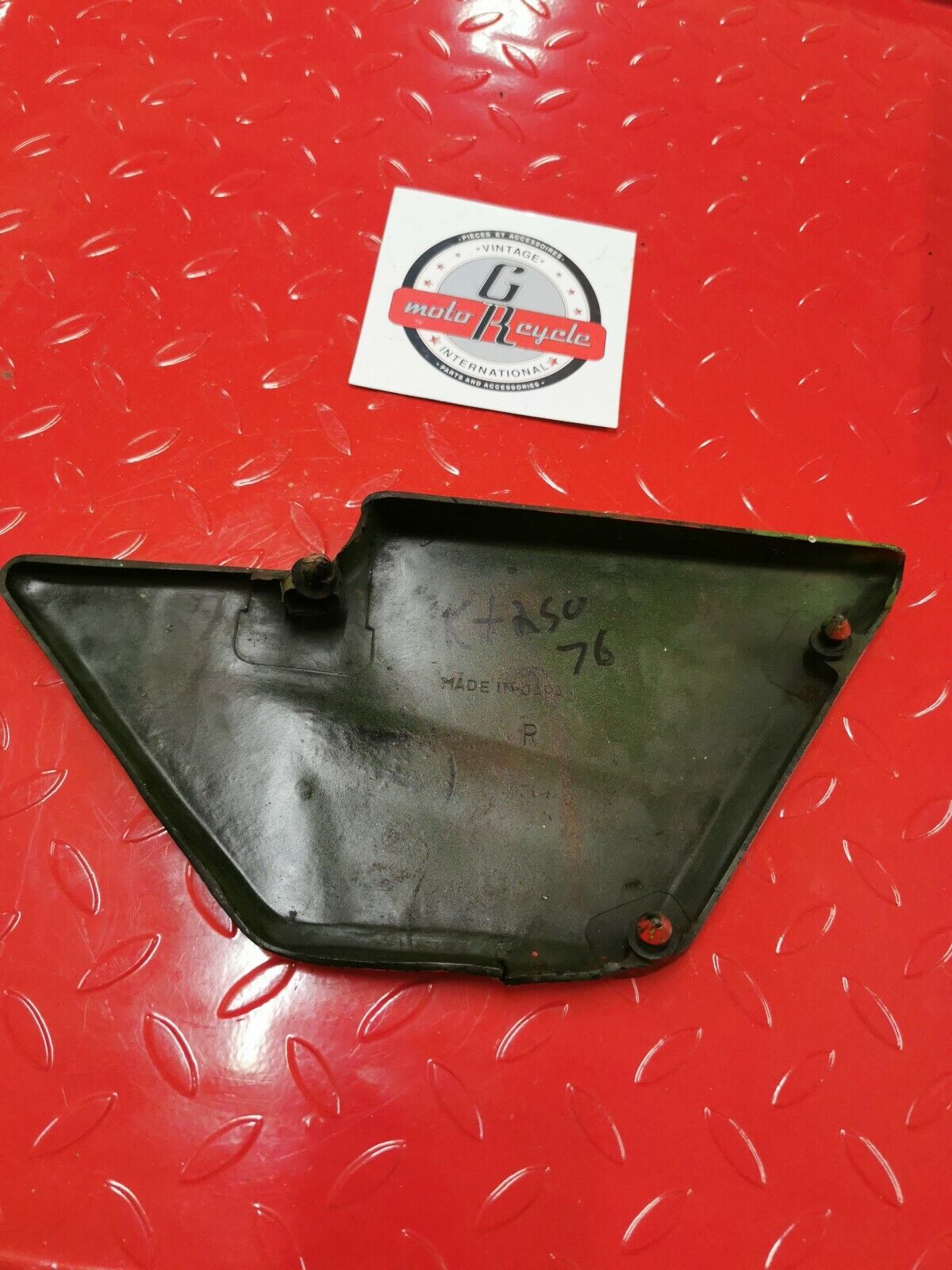 Kawasaki KT250 1976 Trial 250 right side cover panel fairing 1975
