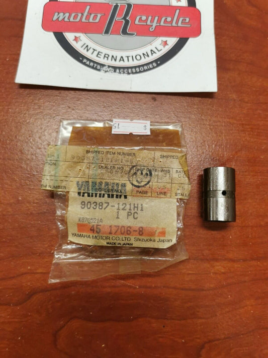 NEW NOS Yamaha COLLAR 90387-121H1-00 Y68