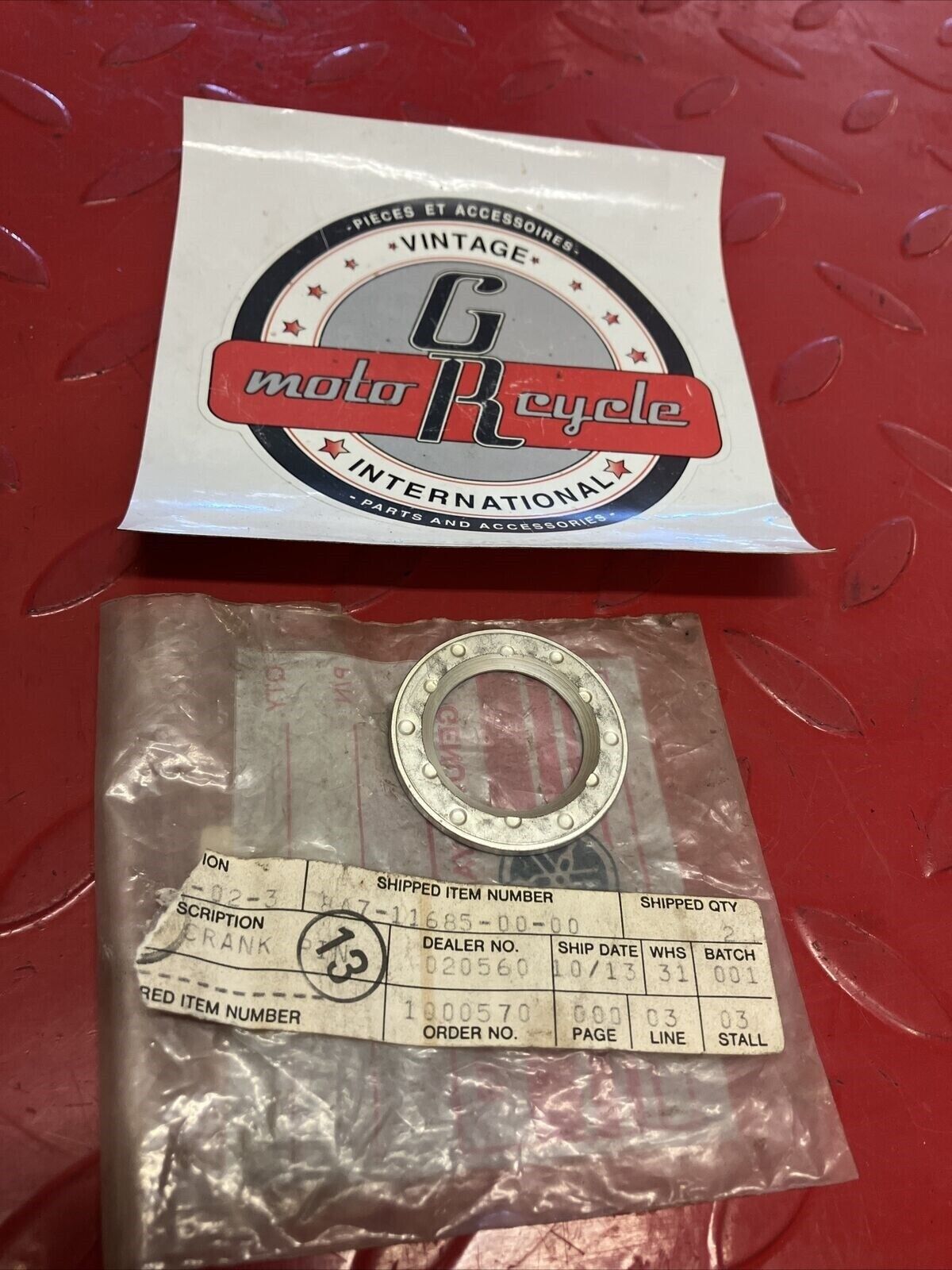 NEW NOS YAMAHA CRANK PIN WASHER 8A7-11685-00-00 Y62