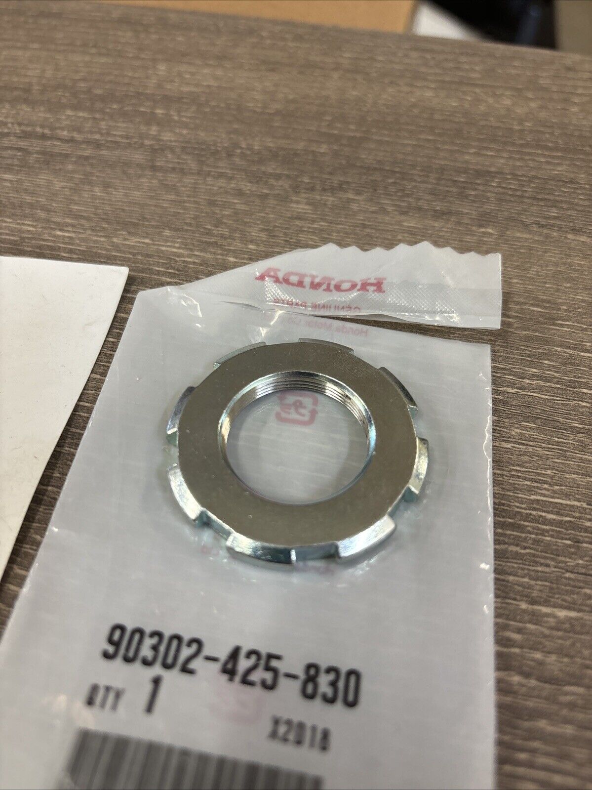NOS Honda CB1000 F R CB1100 CB1300 STEERING HEAD TOP THREAD B 90302-425-830 H130